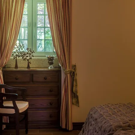Casa Naves De Sto Antonio Отель *
