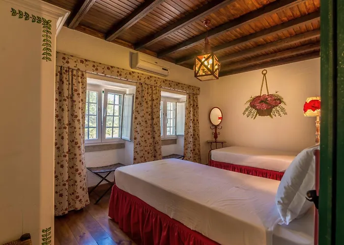 Casa Naves De Sto António Hotel *