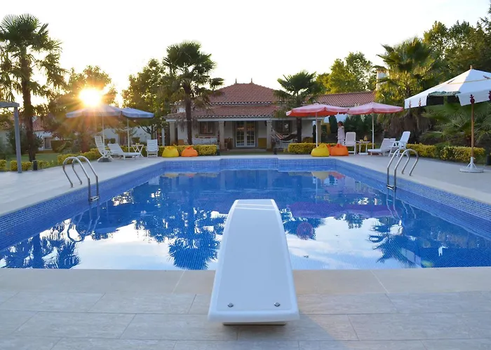 Casa Naves De Sto António Hotel *